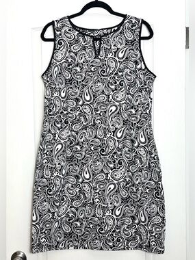 Talbots Black & White Paisley Sleeveless Sheath Dress Size 16P Y-Neck Zip Back